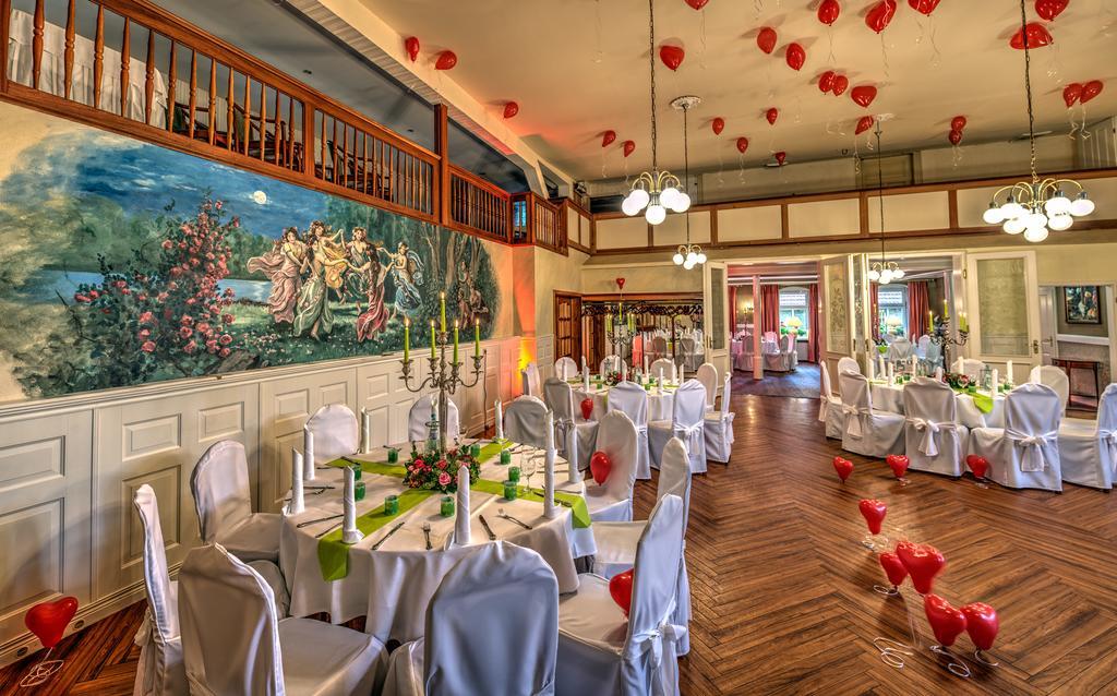 Landhotel Schwarzer Adler Suelzetal Business photo